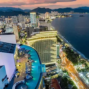 아파트 Panorama Oceanfront, 나트랑
